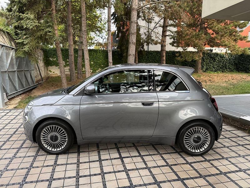 Fiat 500 Icon Plus 42kWh Kamera - fotka 3 z 34