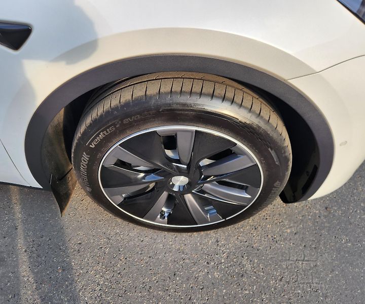 Tesla Model Y (2021) TEPELKO*ZÁRUKA*TAŽNÉ*AWD* - fotka 29 z 45