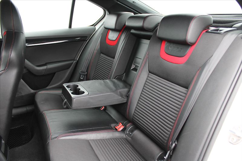 Škoda Octavia RS 2.0TDI 135kW BIXEN TAŽNÉ ČR - fotka 11 z 19