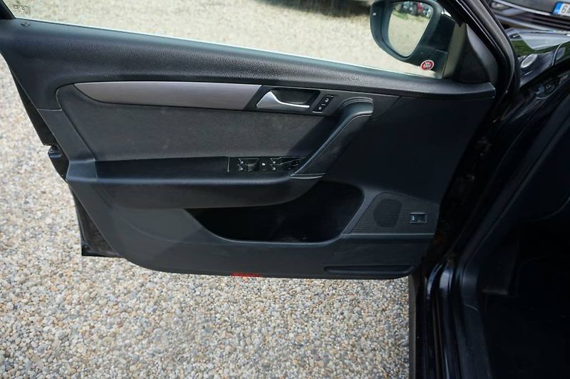 Volkswagen Passat (2014) 2,0 Comfort   TOP CENA - fotka 9 z 34
