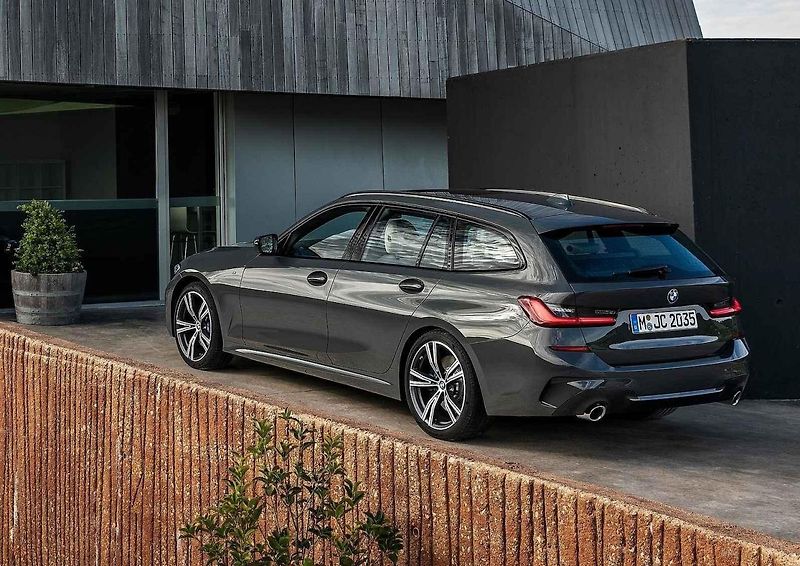 elektrifikované BMW 3 sedan