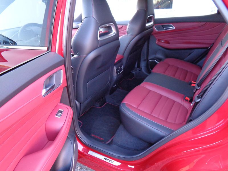 MG EHS 1,5 PHEV 10 AT, Exclusive - fotka 23 z 41