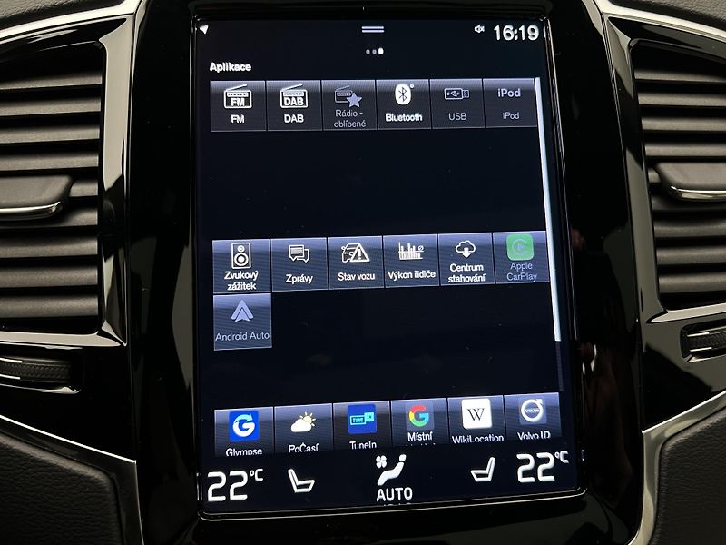 Volvo XC90 B5 AWD R-DESIGN 7 MÍST AUT - fotka 34 z 48
