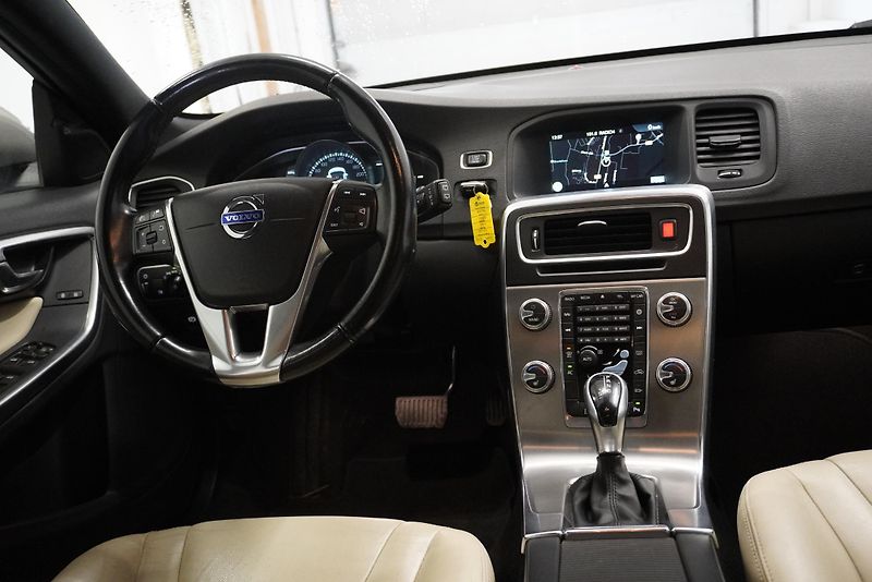 Volvo V60 D4 AUTOMAT - fotka 20 z 29