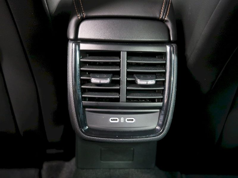 Škoda Kamiq (2025) TOP SELECTION 1.0TSI 85KW DSG - fotka 38 z 40