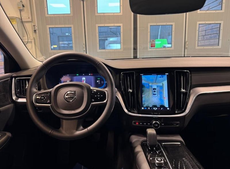 Volvo S60 Recharge T8 AWD 360k BLIS Kůže - fotka 8 z 26