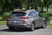 Hyundai i30 svými tvary zatím nezastaralo.