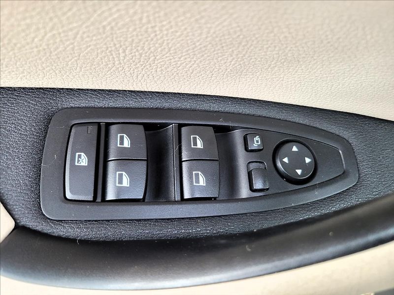 BMW X1 X-drive25e,4x4,M-sport,led - fotka 38 z 50