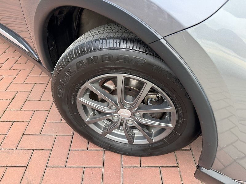 Mitsubishi Outlander (2019) 2.0i Mivec Navi Kamera - fotka 44 z 50