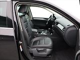 Volkswagen Touareg 3,0 TDI DSG 4M Exclusive 1.Maj - náhled 12