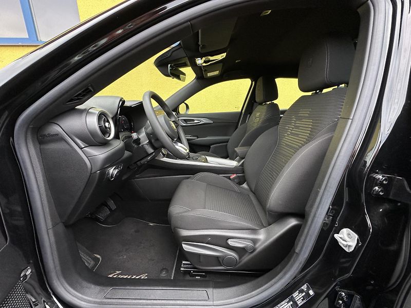 Alfa Romeo Tonale (2023) 1.6 JTDm /96kW * 1.Maj.    - fotka 10 z 46