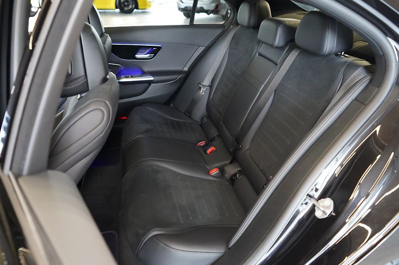 Mercedes-Benz Třídy C 300d 4MATIC AMG, Panorama, HUD - fotka 48 z 50