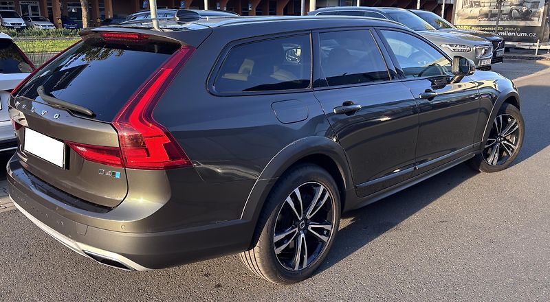 Volvo V90 (2018) 2.0 S90/ /147kW - fotka 10 z 19
