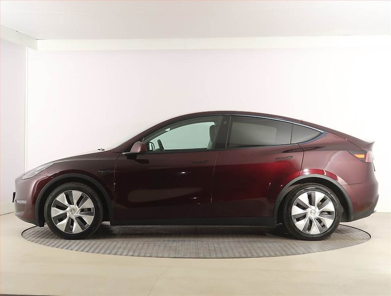 Tesla Model Y (2023) Long Range AWD 79kWh, SoH 91% - fotka 3 z 33