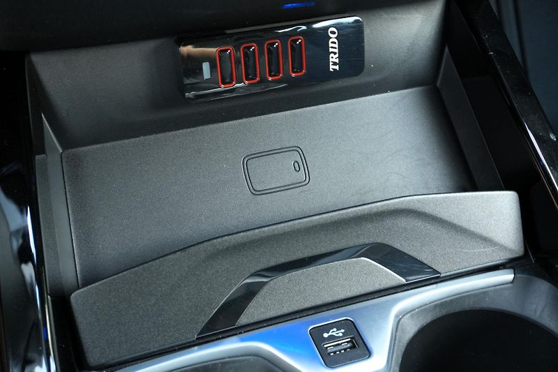 BMW Řada 1 M135i xDrive, Harman, Komfort - fotka 16 z 32