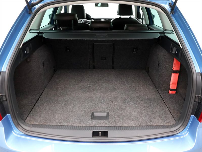 Škoda Octavia 2,0 TDI 135kW 4x4 DSG Scout - fotka 10 z 32