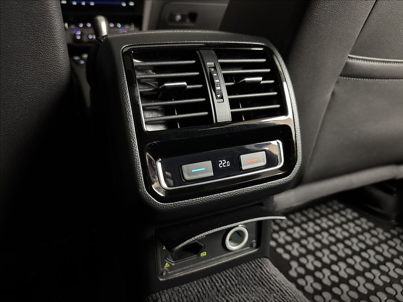 Volkswagen Passat 2,0 TDi  DSG Highline Virtual - fotka 16 z 49