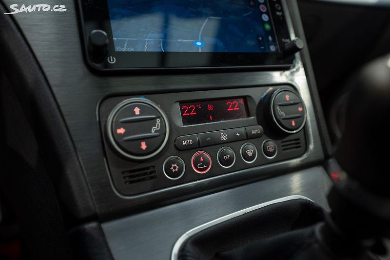 Alfa Romeo Brera SkyView 2.4 JTDm 154 kW - fotka 14 z 29