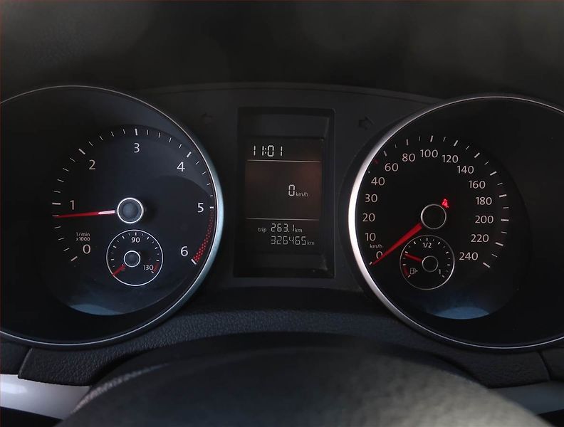 Volkswagen Golf (2011) 1.6 TDI, Serv.kniha, po STK - fotka 11 z 15
