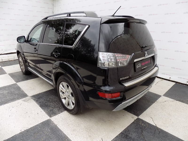 Mitsubishi Outlander (2012) 2.2DI-D/AWD/1.Maj.ČR/7.míst/ - fotka 3 z 45