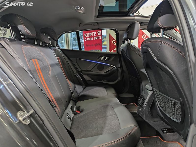 BMW Řada 1 120d xDrive A/T Sport Line DPH - fotka 11 z 27