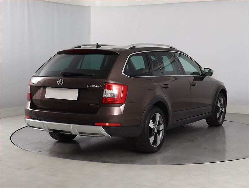Škoda Octavia (2015) Scout 2.0 TDI, 4X4, Automat - fotka 5 z 21