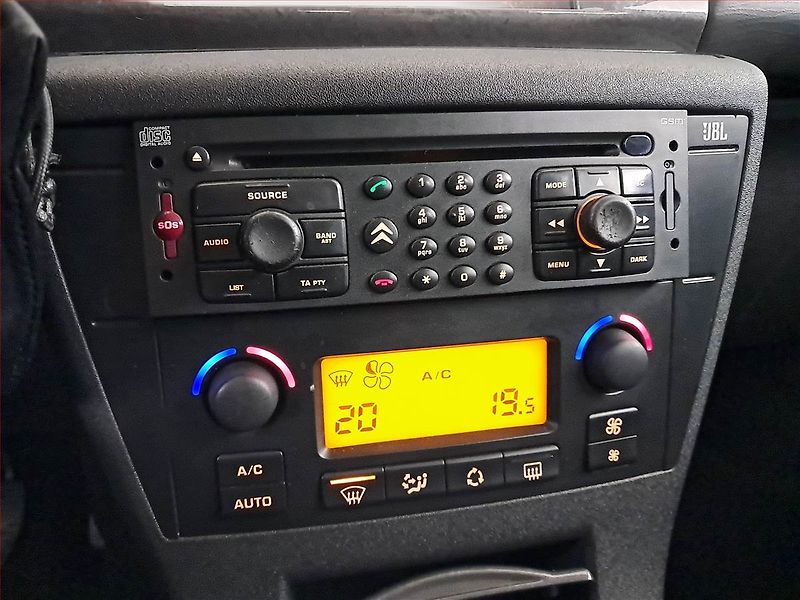 Citroën C4 (2005) Exclusive 1.6 HDi, nová STK - fotka 14 z 17