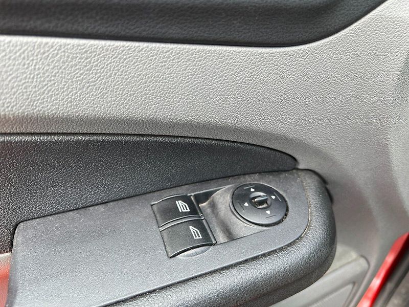 Ford Focus (2009) 1.6i Klima! Tažné! - fotka 16 z 17