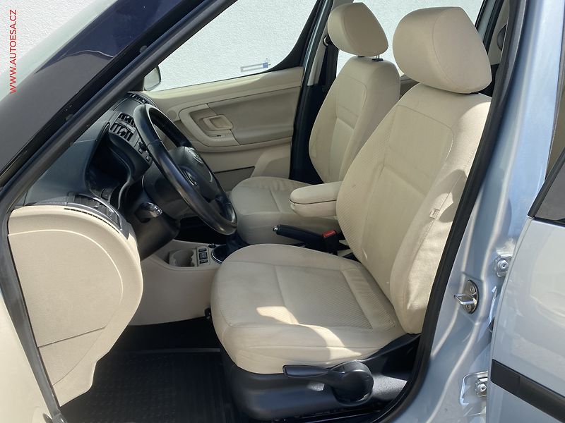 Škoda Roomster (2010) 1.6 16V, ČR, Comfort, TZ - fotka 9 z 17