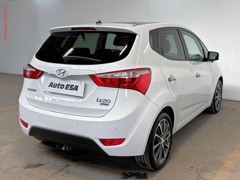 Hyundai ix20 (2016) 1.6 CRDi, Executive, panor - fotka 4 z 16