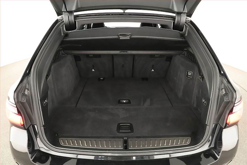BMW Řada 5 (2021) 540i xDrive - fotka 19 z 20