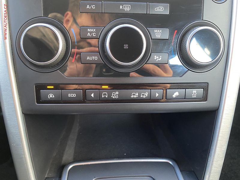 Land Rover Discovery Sport (2015) 2.2 TD4 4x4, AT, bixen, panor - fotka 19 z 19