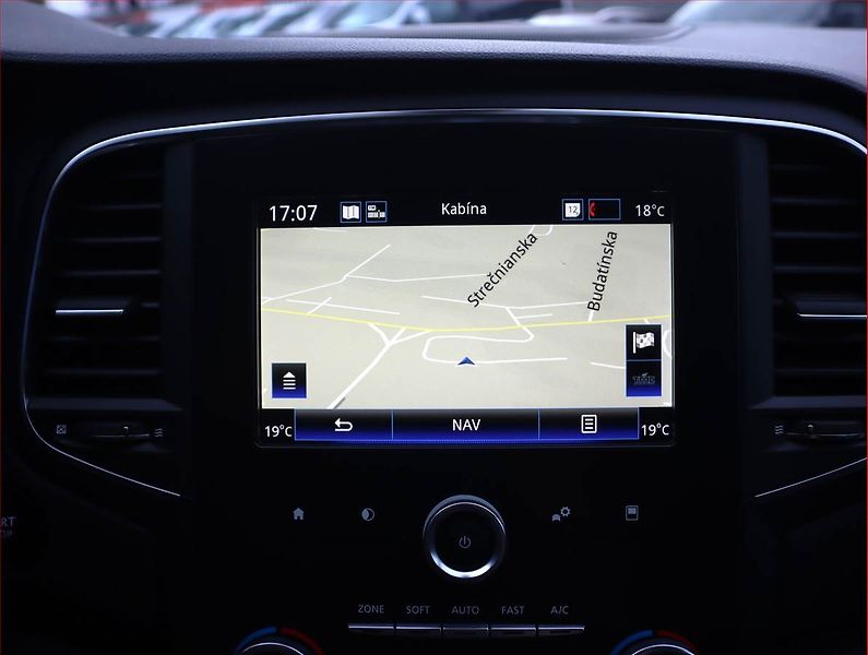 Renault Mégane (2019) Limited 1.3 TCe, Navi - fotka 13 z 19
