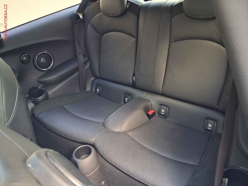 Mini Cooper S (2018) 2.0 i, AT, kůže, panor - fotka 10 z 16