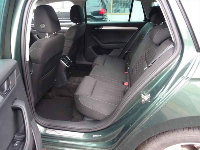 Škoda Superb 1,6 TDI 88 kW Automat - fotka 10 z 27