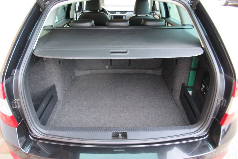 Škoda Octavia 1.6 TDI AUT. KLIMA NAVI XENON - fotka 22 z 26