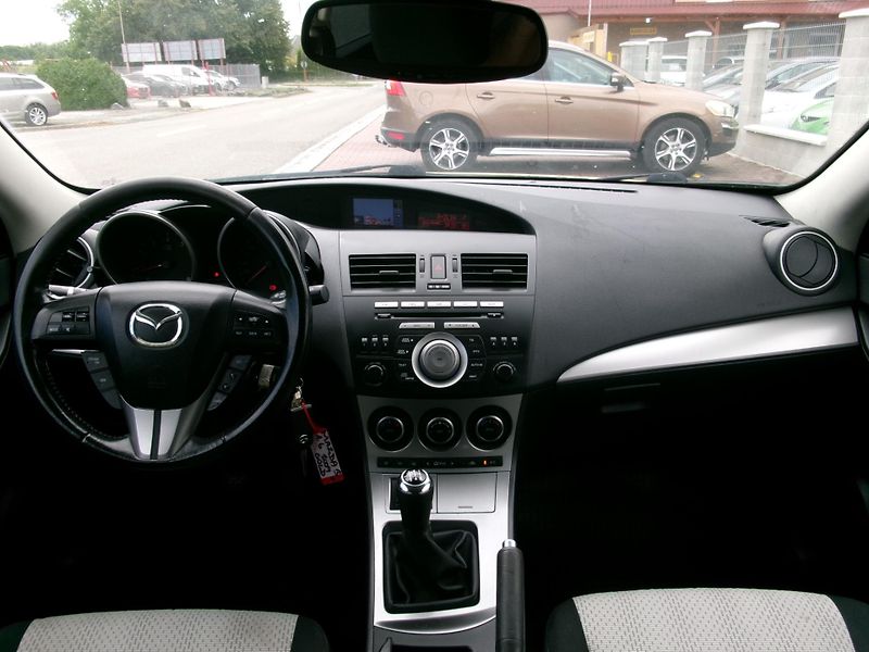 Mazda 3 (2009) 1,6i AC NAVI TEMP VÝHŘEV - fotka 15 z 31