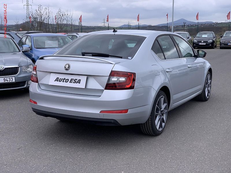 Škoda Octavia (2015) 1.6 TDi, ČR, DSG, panor - fotka 6 z 21