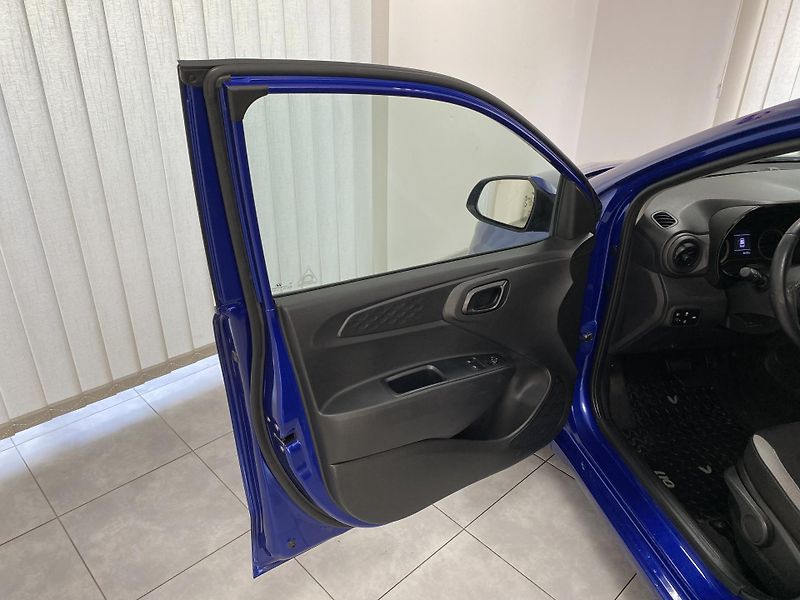 Hyundai i10 1.0 i AUTOMAT ČR REZERVACE  - fotka 18 z 26