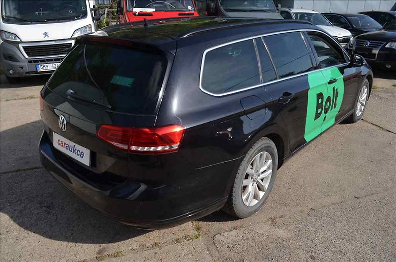 Volkswagen Passat (2016) VARIANT 2,0 TDI - fotka 4 z 23