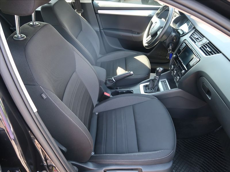 Škoda Octavia 1,6 TDi,85kW,1majČR,tempomat - fotka 13 z 24