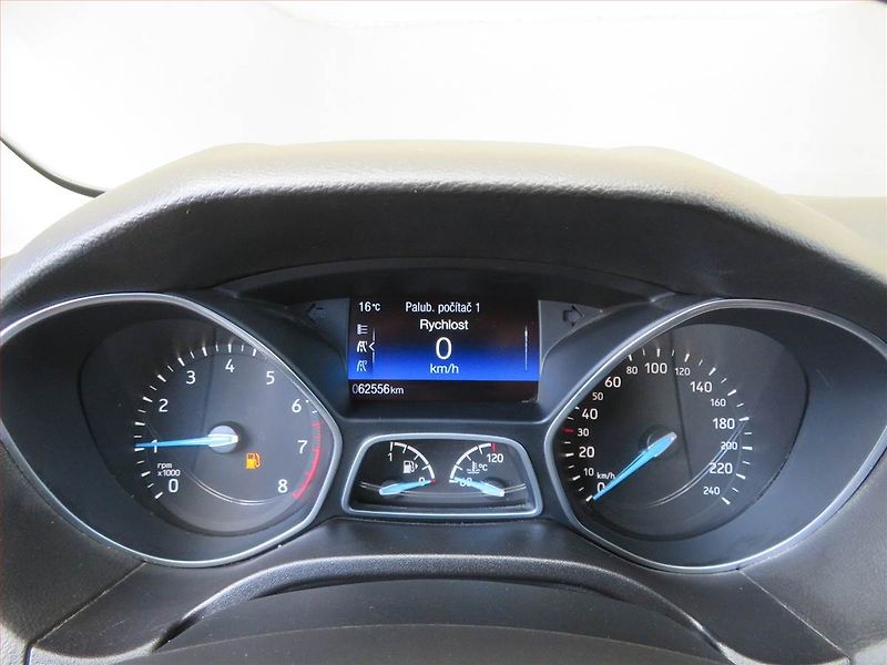 Ford Focus (2017) 1.0 EcoBoost, Tempomat - fotka 11 z 15