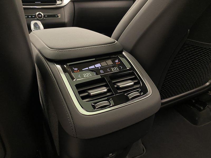 Volvo XC90 (2026) B5 AWD AUT BRIGHT ULTRA 7míst - fotka 70 z 71