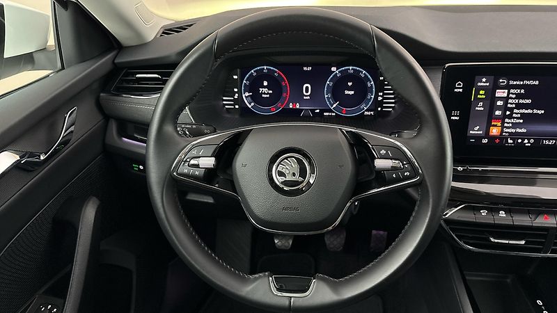 Škoda Octavia 2.0 TDI Style - fotka 9 z 25