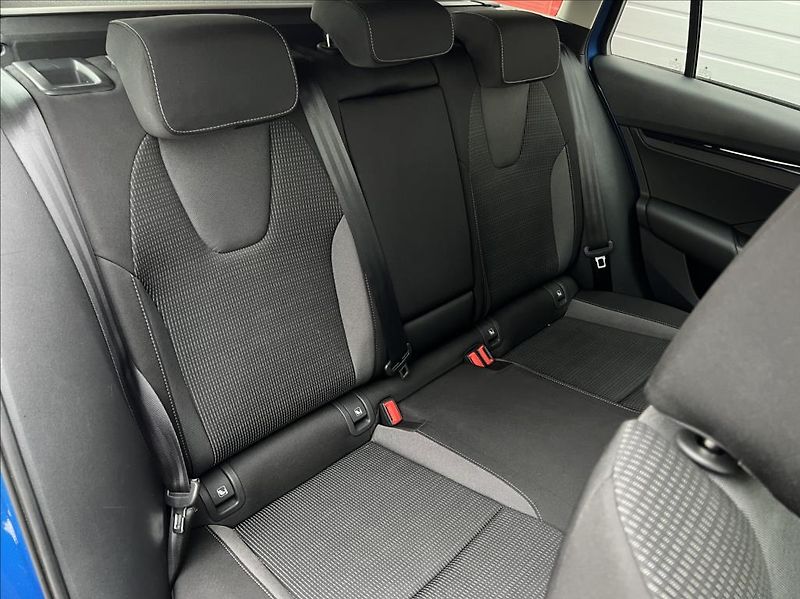 Škoda Octavia 2,0 TDI 85kW Ambition Combi - fotka 19 z 30