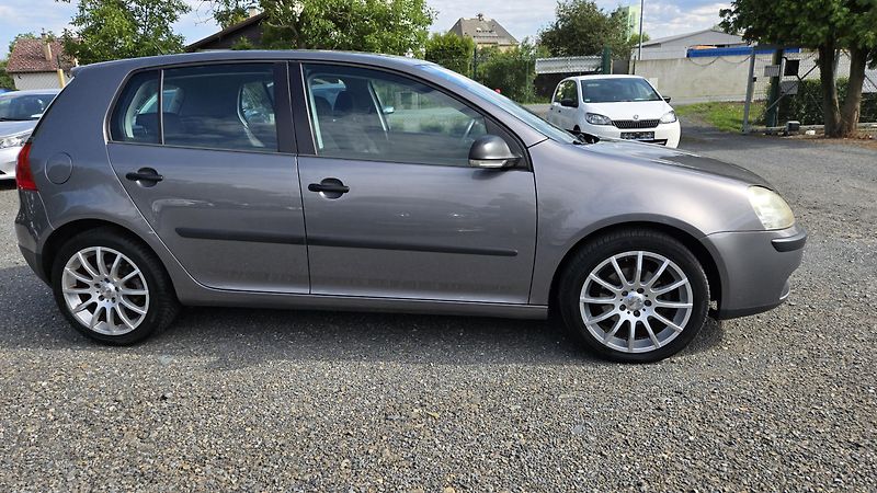 Volkswagen Golf 1.4 TRENDLINE  59KW - fotka 7 z 35