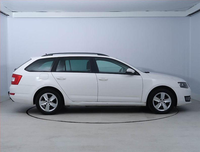 Škoda Octavia (2015) Ambition 1.6 TDI, Automat - fotka 6 z 17