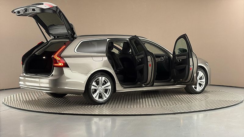 Volvo V90 2.0 B4 AUT Momentum Pro - fotka 6 z 30