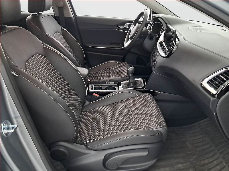 Kia XCeed (2024) 1.5 T-GDI - fotka 9 z 19