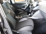 Peugeot 2008 (2017) 1.2 PureTech, Automat, Navi - náhled 7